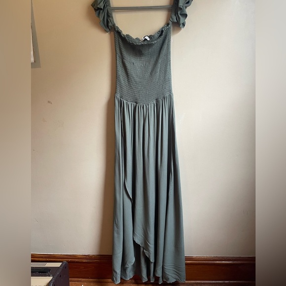 Young Fabulous & Broke Frida Green Smocked Off The Shoulder Maxi Dress Medium - Picture 3 of 11